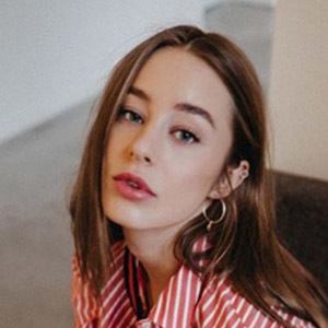 Alexandra Sedlackova, 31 (Blogger)