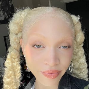 Alexis Carey, 25 (Modella)