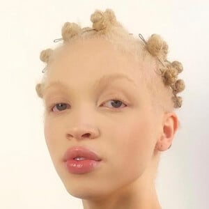 Alexis Carey, 25 (Model)