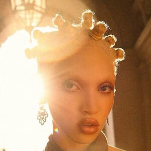 Alexis Carey image 5