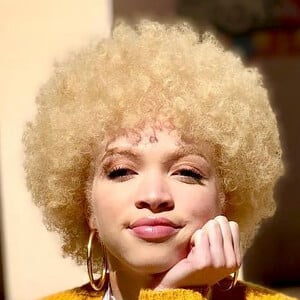 Alexis Carey image 6