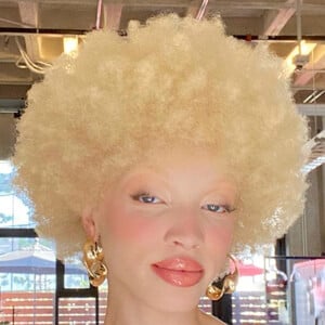 Alexis Carey image 7