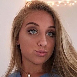 Alexis Eve Hagelgans, 22 (Instagram明星)