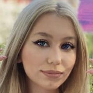 Alexis Feather image 4