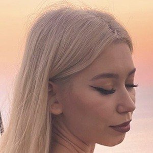 Alexis Feather image 8