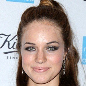 Alexis Knapp image 4