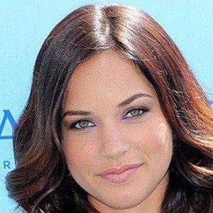 Alexis Knapp image 7