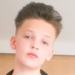 Alfie Sheard, 24 (Cantante pop)