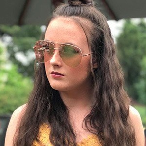 Alice Carlile, 24 (Bailarín)
