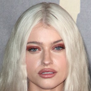 Alice Chater, 30 (Pop Singer)