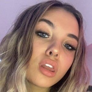 Alicia Zore, 21 (TikTok明星)