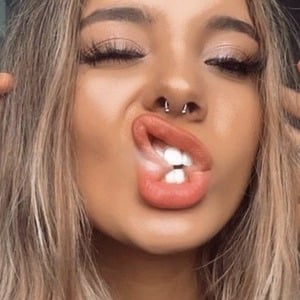 Alicia Zore, 21 (TikTok明星)