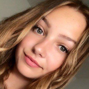 Alina Mour, 22 (TikTok明星)