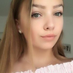 Alina Mour image 3