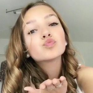 Alina Mour image 4
