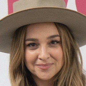 Alisan Porter, 44 (流行歌手)