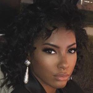 Aliyah Raey, 29 (企业家)