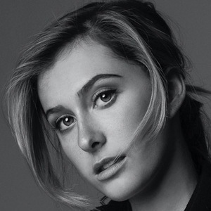 Allegra Paris, 30 (Instagram明星)