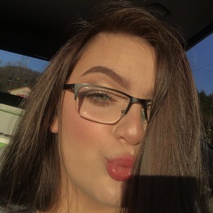 Alli Bug, 20 (YouTube-ster)