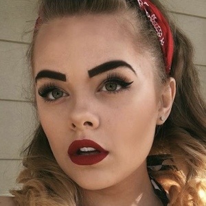 Allie In The Vallie image 6