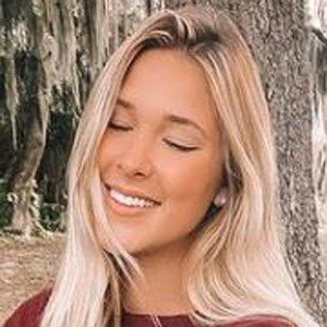 Allie Schnacky, 25 (TikTok明星)