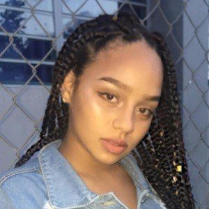 Alondra Martínez, 25 (流行歌手)