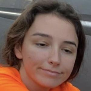 Aly Brassard, 26 (TikTok明星)