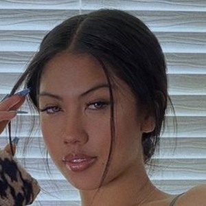 Alyanna, 21 (Звезда Тиктока)