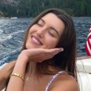 Alyssa Light, 27 (Cantante Pop)