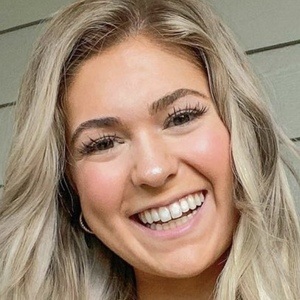 Alyssa Schoener, 25 (Estrella de TikTok)