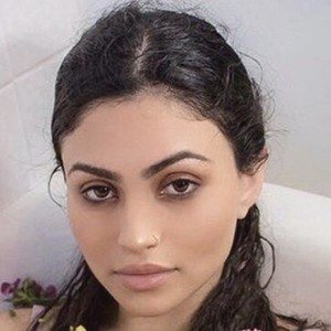 Amanda Carrera, 31 (Instagram Star)