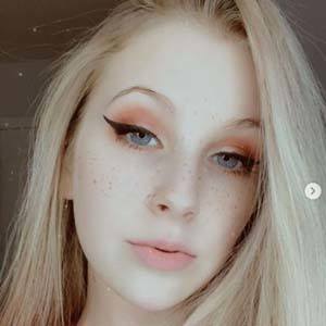 Amanda Michelle, 23 (TikTok Star)