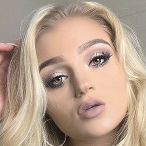 Amanda Schánz, 26 (Звезда Тиктока)