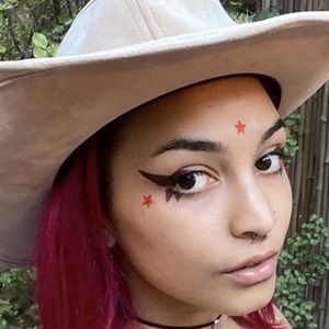 ambarlucid, 24 (Pop Singer)