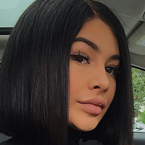 Amber Celine Wattimena, 30 (Instagram明星)