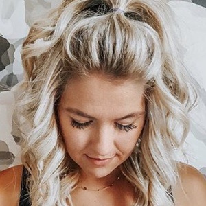 Amber Massey, 41 (博主)