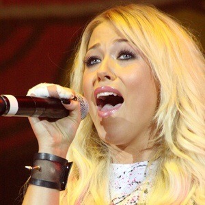 Amelia Lily image 5