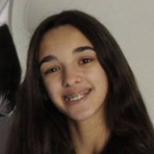 Amélie Girard, 19 (TikTok Star)