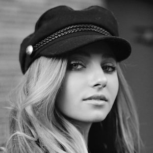 Amira Harvey, 22 (TV Actress)