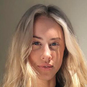 Amy Hembrow image 8