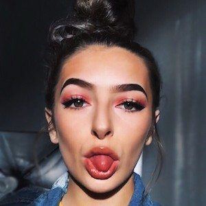 Amy Menzies, 24 (YouTube明星)