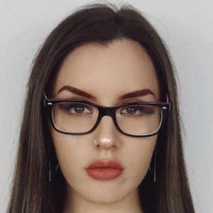 Ana Dicca, 25 (Star di YouTube)