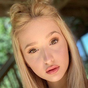 Ana Heichel, 23 (TikTok Star)