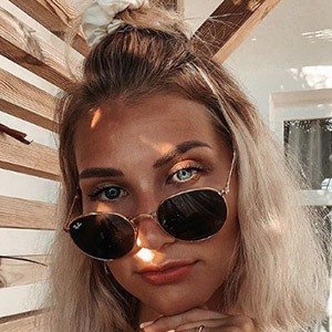 Ana Johnson, 32 (Instagram Star)