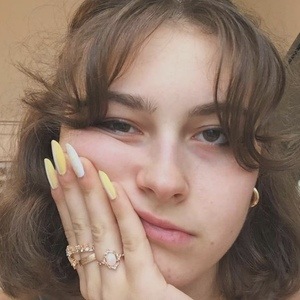 Ana Matei, 22 (Star di YouTube)