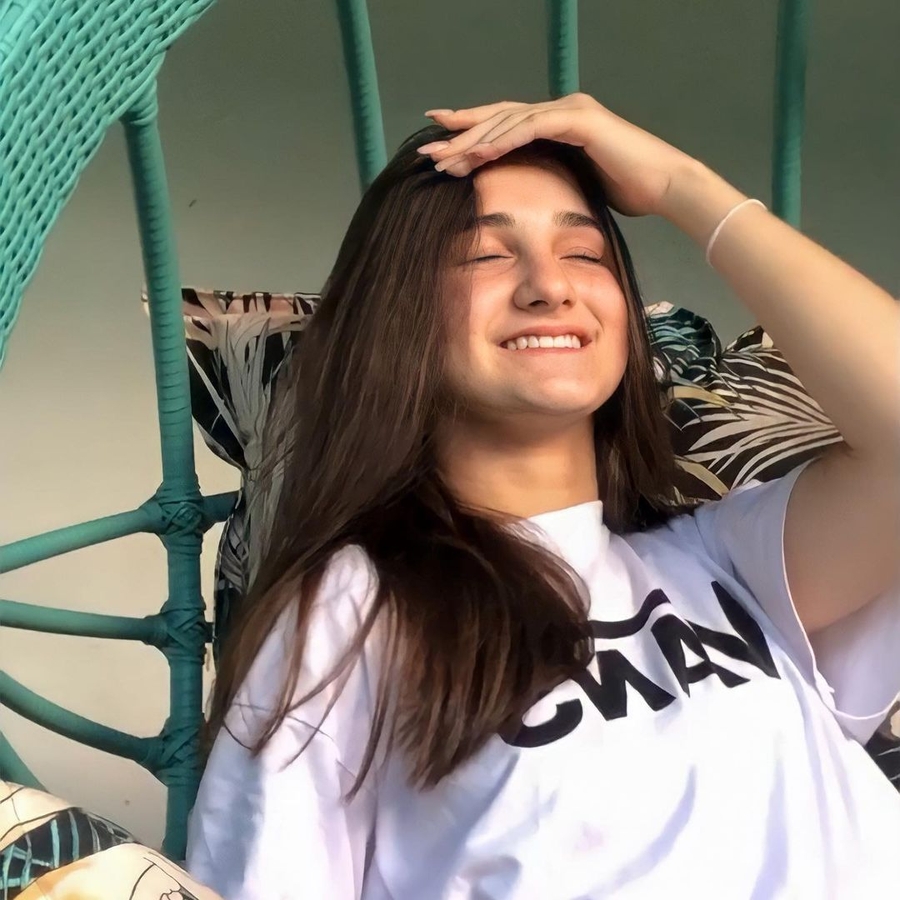 Ana Mazzocco, 18 (TikTok Star)