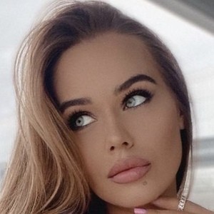 Anastasija Samochvalova, 30 (Instagram Star)