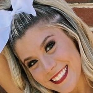 Andrea Lipkus, 23 (啦啦队长)