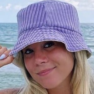 Andrea Lipkus, 23 (啦啦隊長)