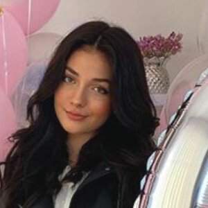 Andreea Bostanica, 21 (Star di YouTube)